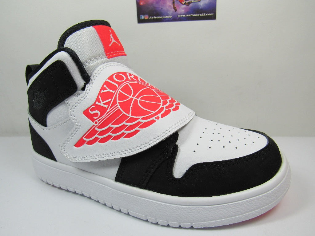 JORDAN 1 SKY WHITE INFRARED 23 EN CAJA (18.5 Y 20 CM)