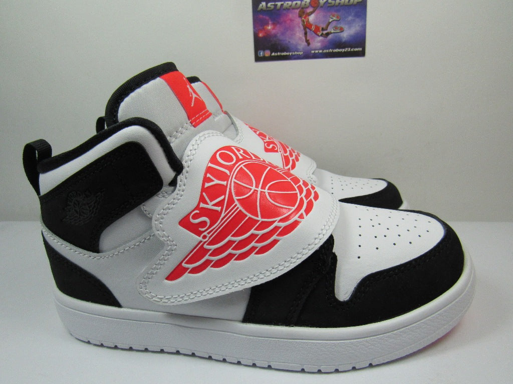 JORDAN 1 SKY WHITE INFRARED 23 EN CAJA (18.5 Y 20 CM)