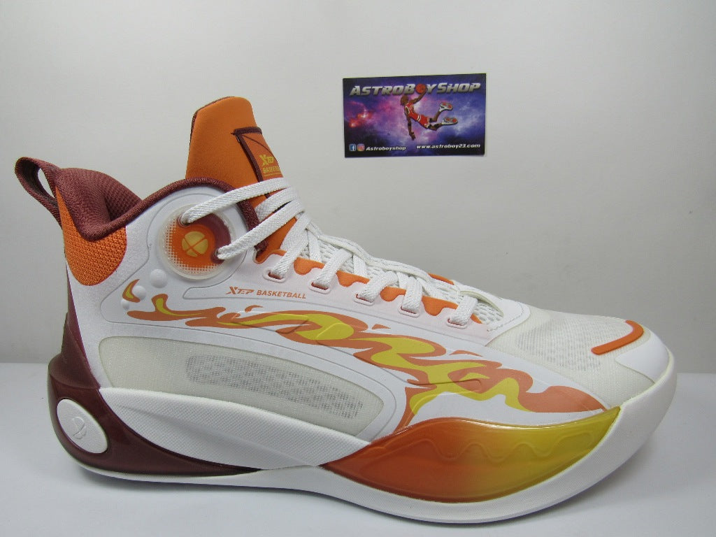 XTEP BASKETBALL WHITE ORANGE (27.5 MEX)