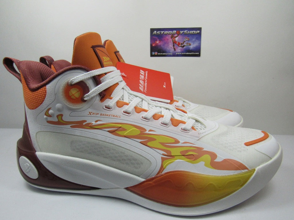 XTEP BASKETBALL WHITE ORANGE (27.5 MEX)
