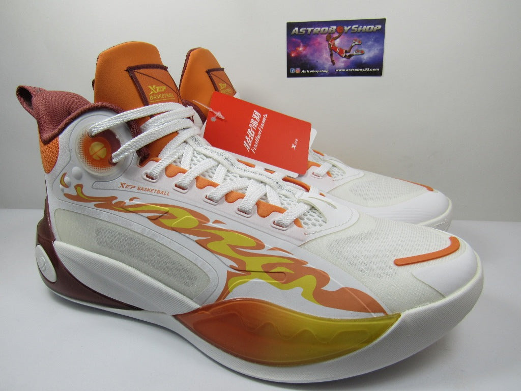 XTEP BASKETBALL WHITE ORANGE (27.5 MEX)