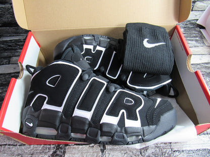 PIPPEN AIR MORE UPTEMPO BLACK EN CAJA