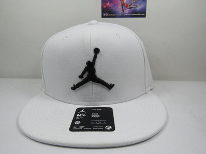 GORRA JORDAN PLANA WHITE & BLACK (M/L) FV5296-100