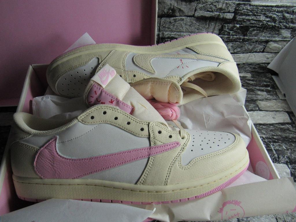 JORDAN 1 LOW TRAVIS SCOTT SHY PINK EN CAJA