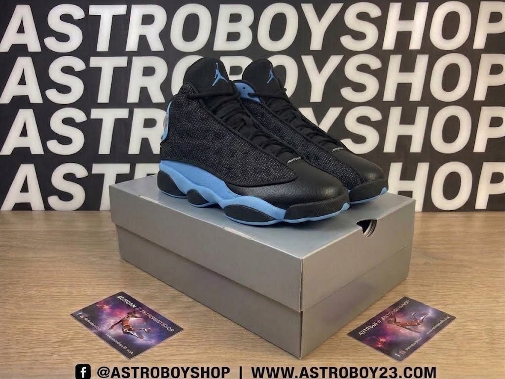 JORDAN 13 BLACK UNIVERSITY BLUE EN CAJA