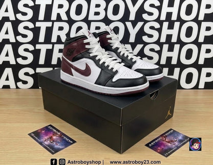 JORDAN 1 MID SE DARK PONY EN CAJA