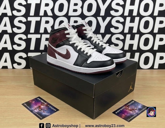 JORDAN 1 MID SE DARK PONY EN CAJA