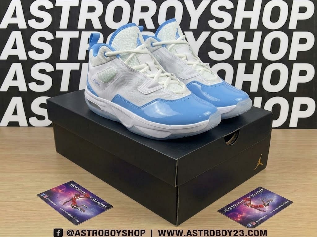 JORDAN STAY LOYAL 3 CAROLINA EN CAJA
