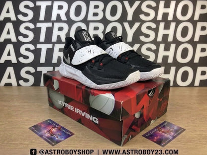 KYRIE 3 LOW OREO WHITE EN CAJA DE REPUESTO