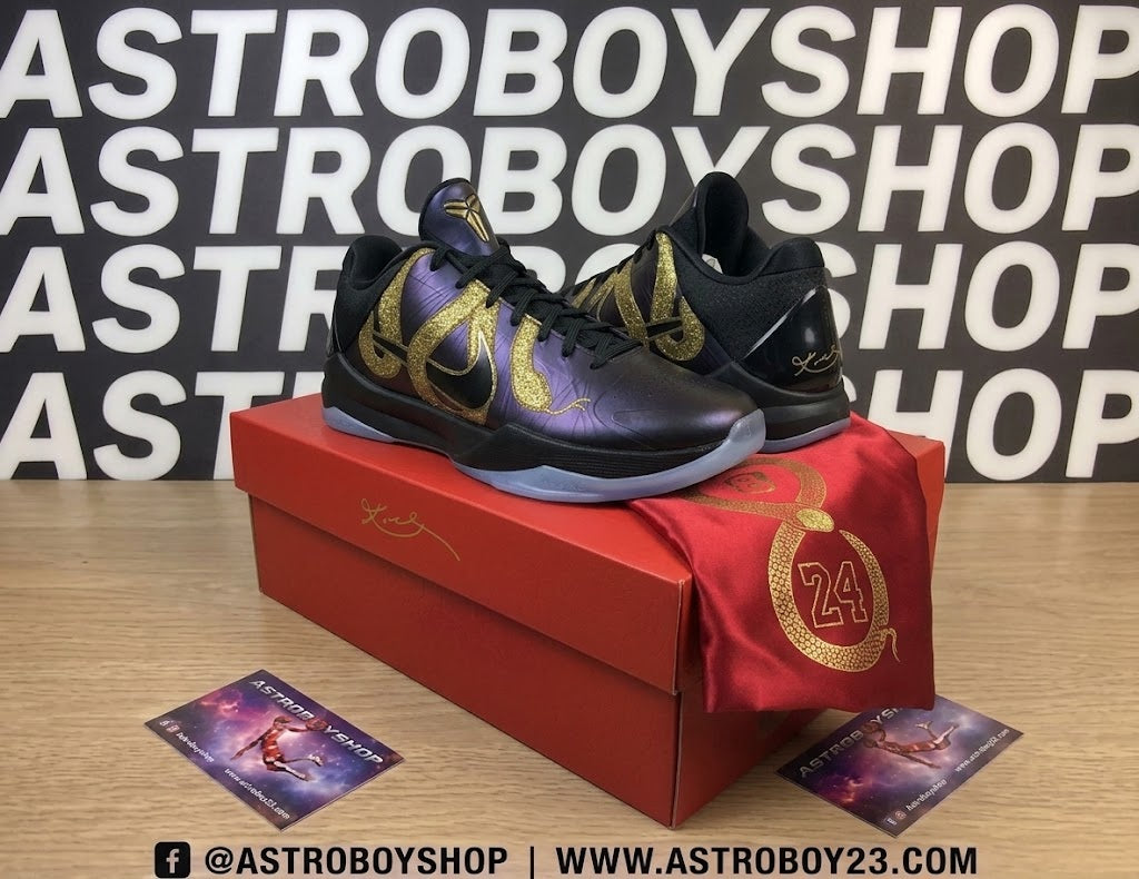 KOBE 5 YEAR OF MAMBA EGGPLANT EN CAJA CON MORRAL