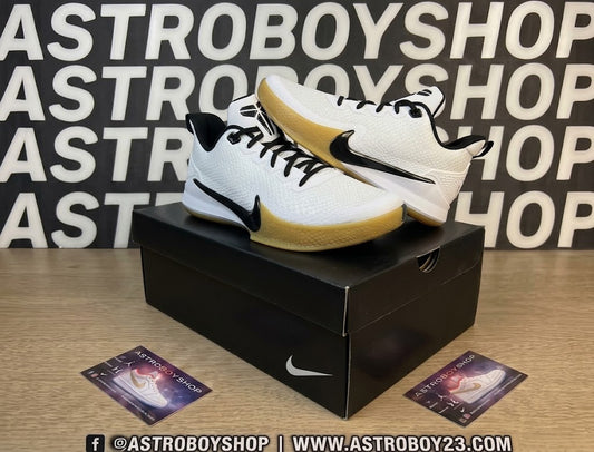 KOBE MAMBA FOCUS WHITE GUM EN CAJA