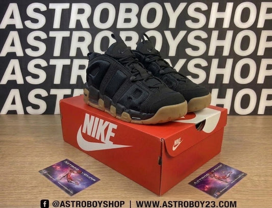 PIPPEN AIR MORE UPTEMPO LOW BLACK GUM EN CAJA