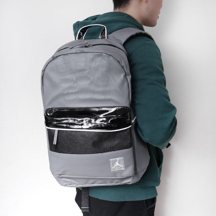 MOCHILA JORDAN 4 COOL GREY (40 X 30CM) ESP LAPTOP 14"