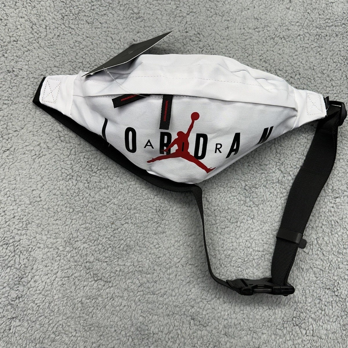 CANGURERA JORDAN AIR  WHITE 30CM X 13 CM