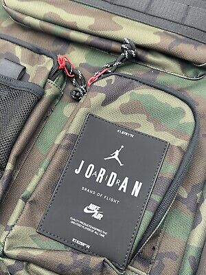 MOCHILA JORDAN BAGPACK HESI CAMO GREEN MUY COMPLETA 22L