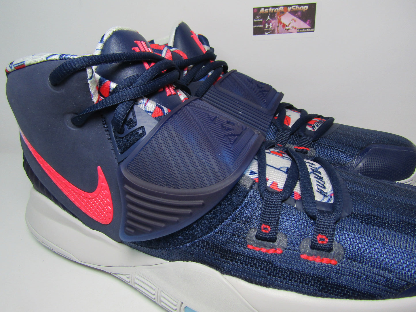 KYRIE IRVING 6 "USA" EDITION EN CAJA