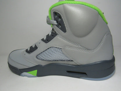 JORDAN V GREEN BEAN REFLECTIVE EN CAJA