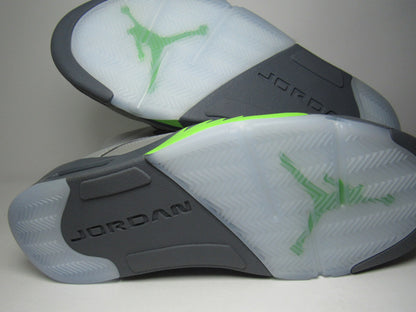JORDAN V GREEN BEAN REFLECTIVE EN CAJA