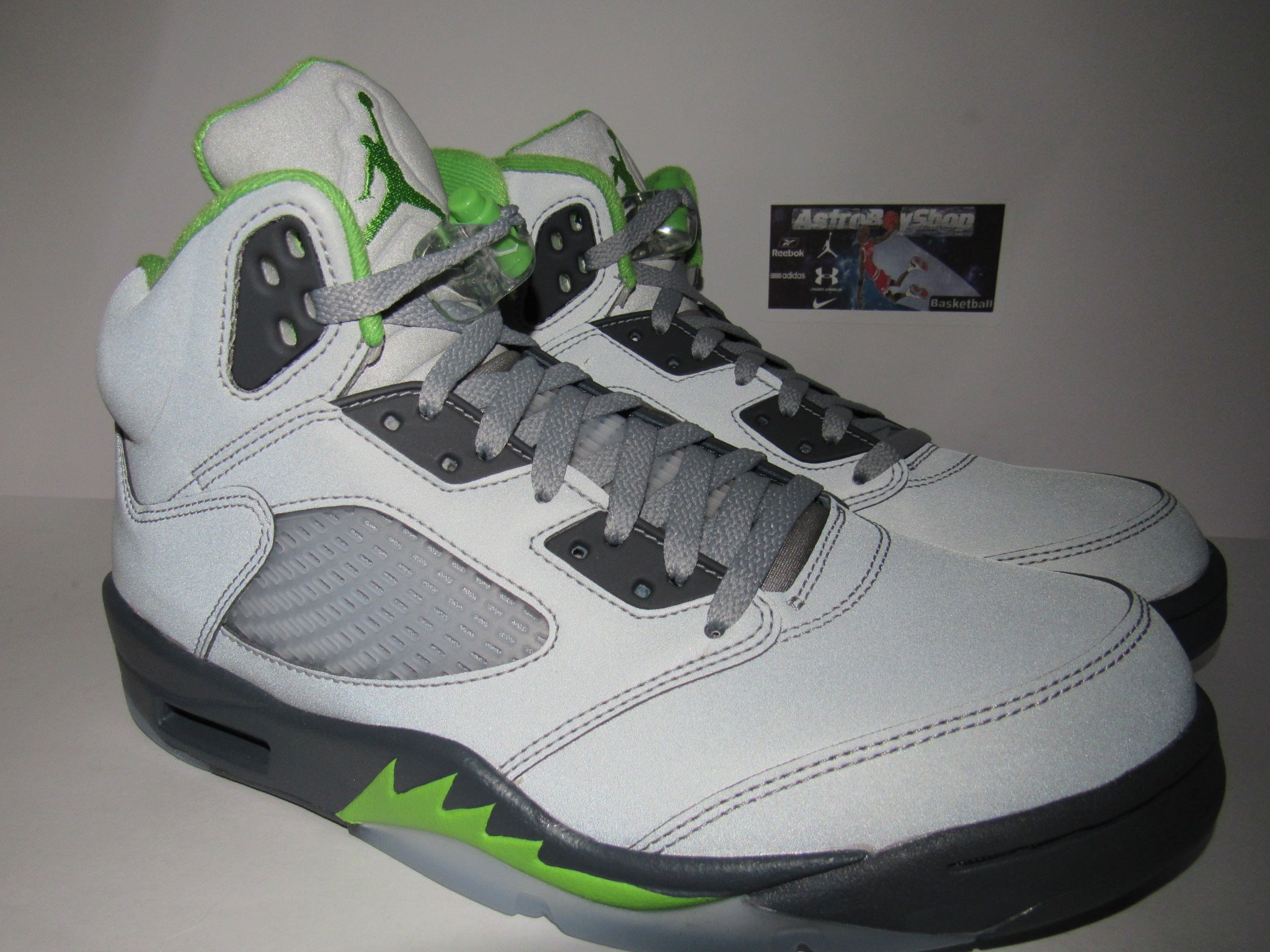 JORDAN V GREEN BEAN REFLECTIVE EN CAJA ASTROBOYSHOP SNEAKER STORE