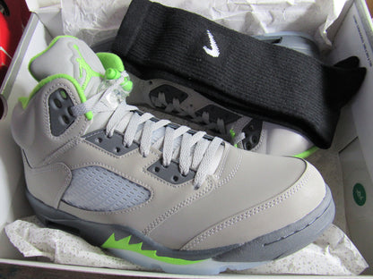JORDAN V GREEN BEAN REFLECTIVE EN CAJA