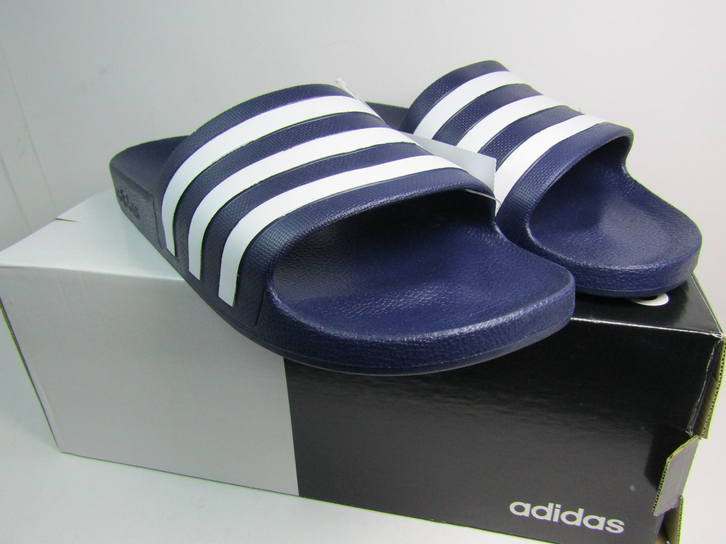 SANDALIAS ADILETTE AQUA NAVY BLUE EN CAJA