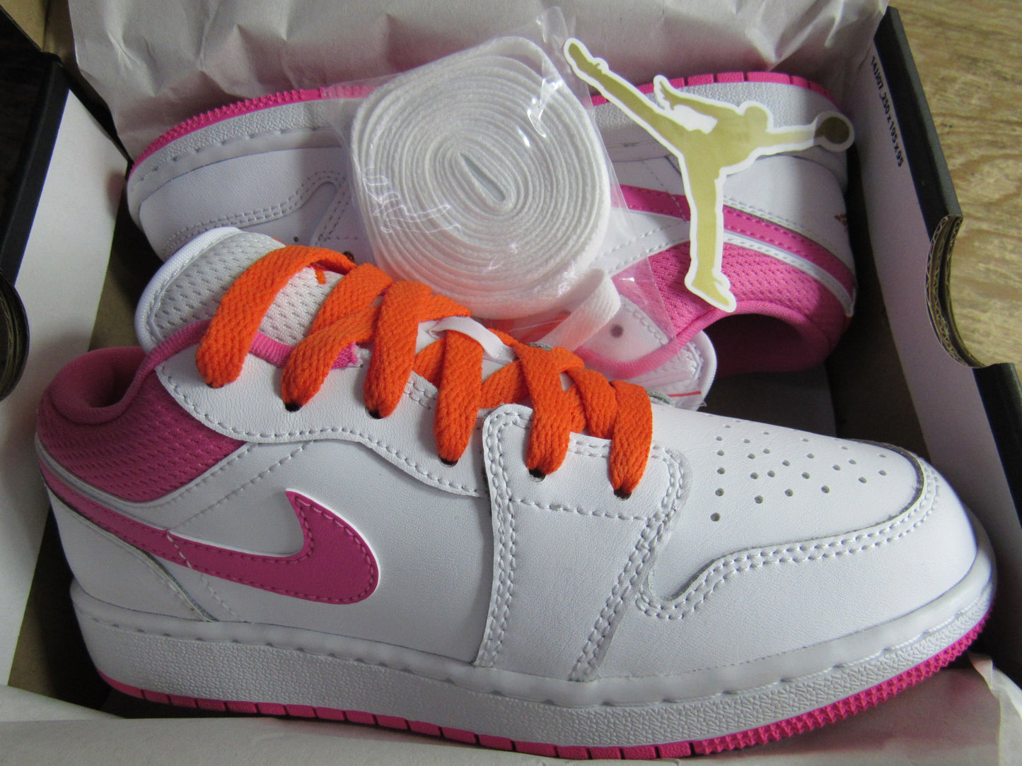 JORDAN 1 LOW KIDS "WHITE PINK" EN CAJA