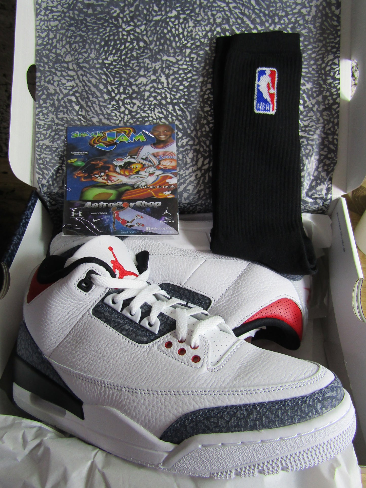 JORDAN 3 DENIM FIRE RED EDITION EN CAJA