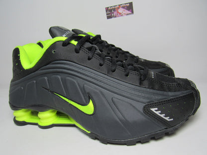 NIKE SHOX R4 BLACK VOLT EDITION