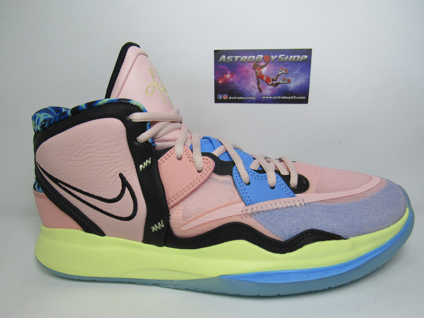 KYRIE 8 INFINITY "SAN VALENTIN" EDICION ESPECIAL EN CAJA