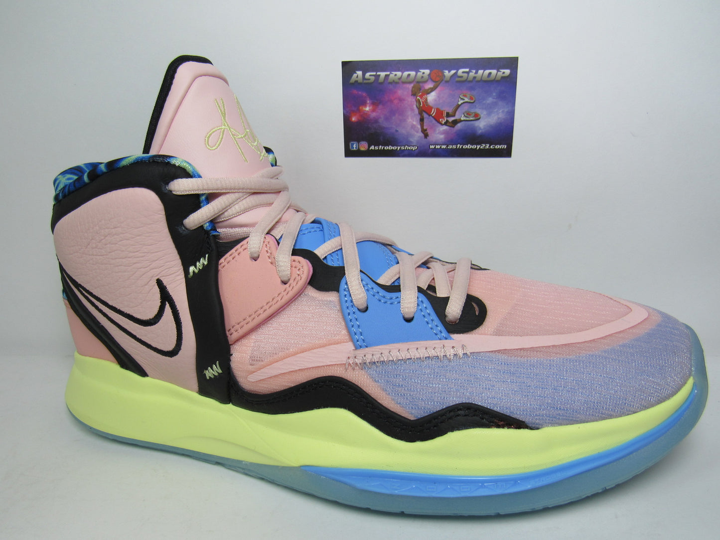 KYRIE 8 INFINITY "SAN VALENTIN" EDICION ESPECIAL EN CAJA