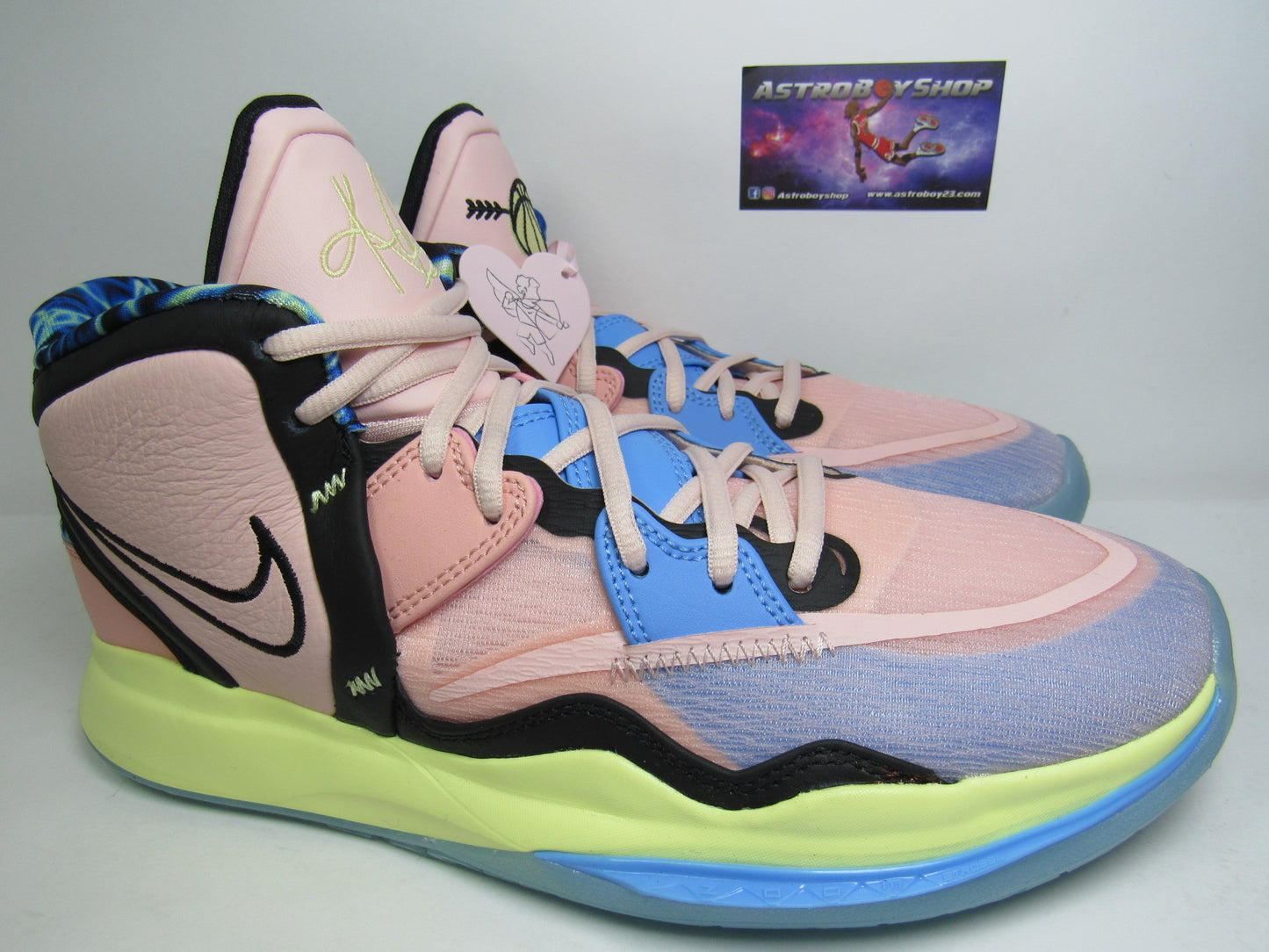 KYRIE 8 INFINITY "SAN VALENTIN" EDICION ESPECIAL EN CAJA