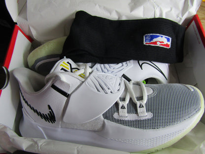 KYRIE IRVING 3 LOW GLOW IN THE DARK EN CAJA