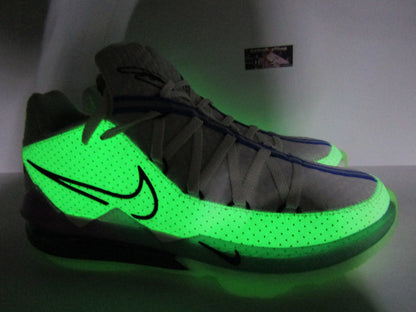LEBRON 17 LOW GLOW IN THE DARK EDITION EN CAJA