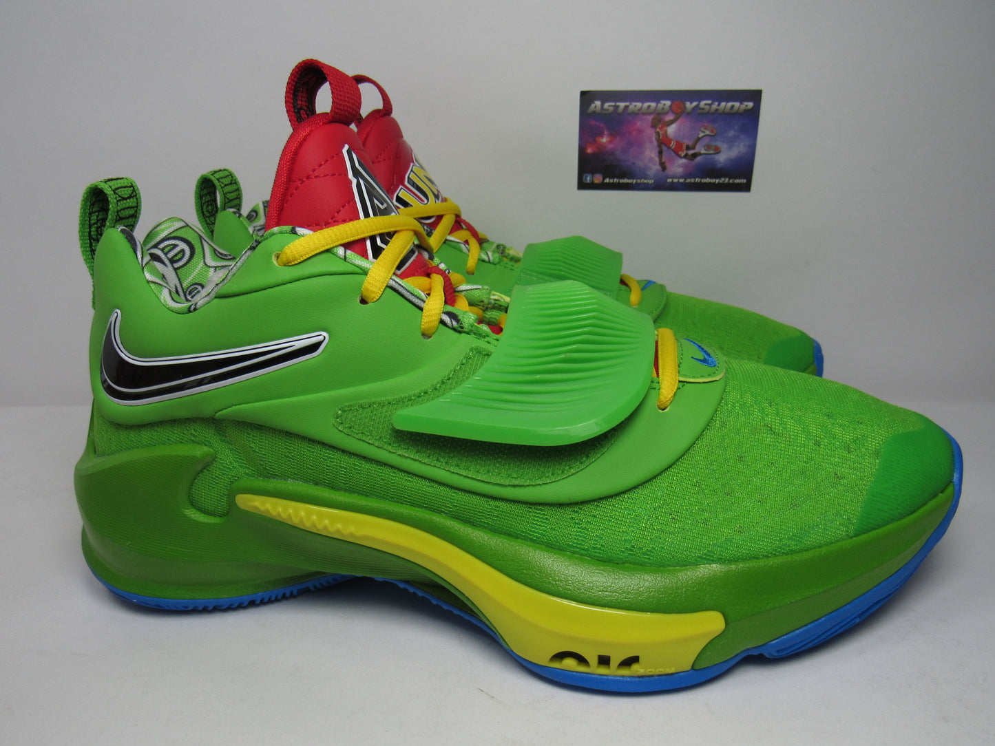 NIKE FREAK 3 GIANNIS X UNO GREEN EDICION ESPECIAL EN CAJA