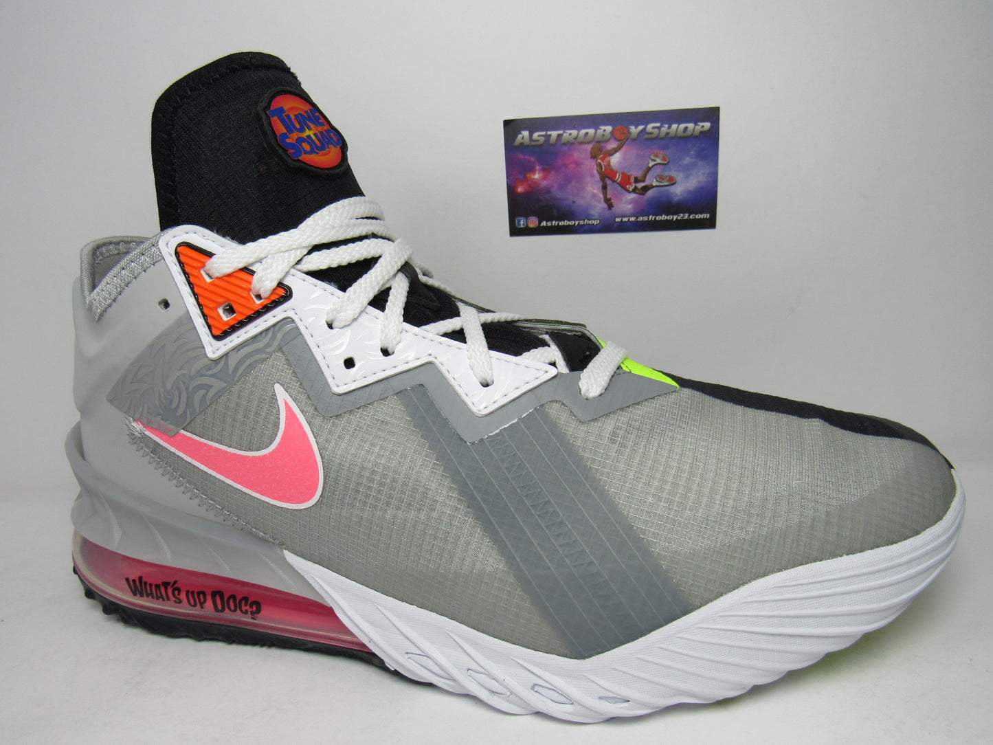 LEBRON 18 LOW SPACE JAM "BUGS VS MARVIN" EN CAJA