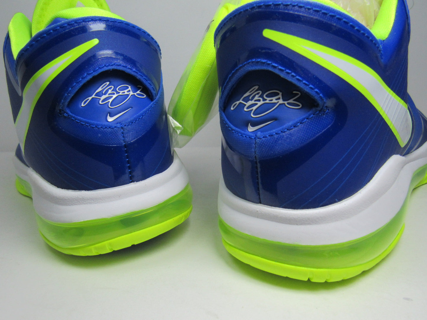 LEBRON 8 V2 "SPRITE" EDITION EN CAJA CON EXTRA LACES