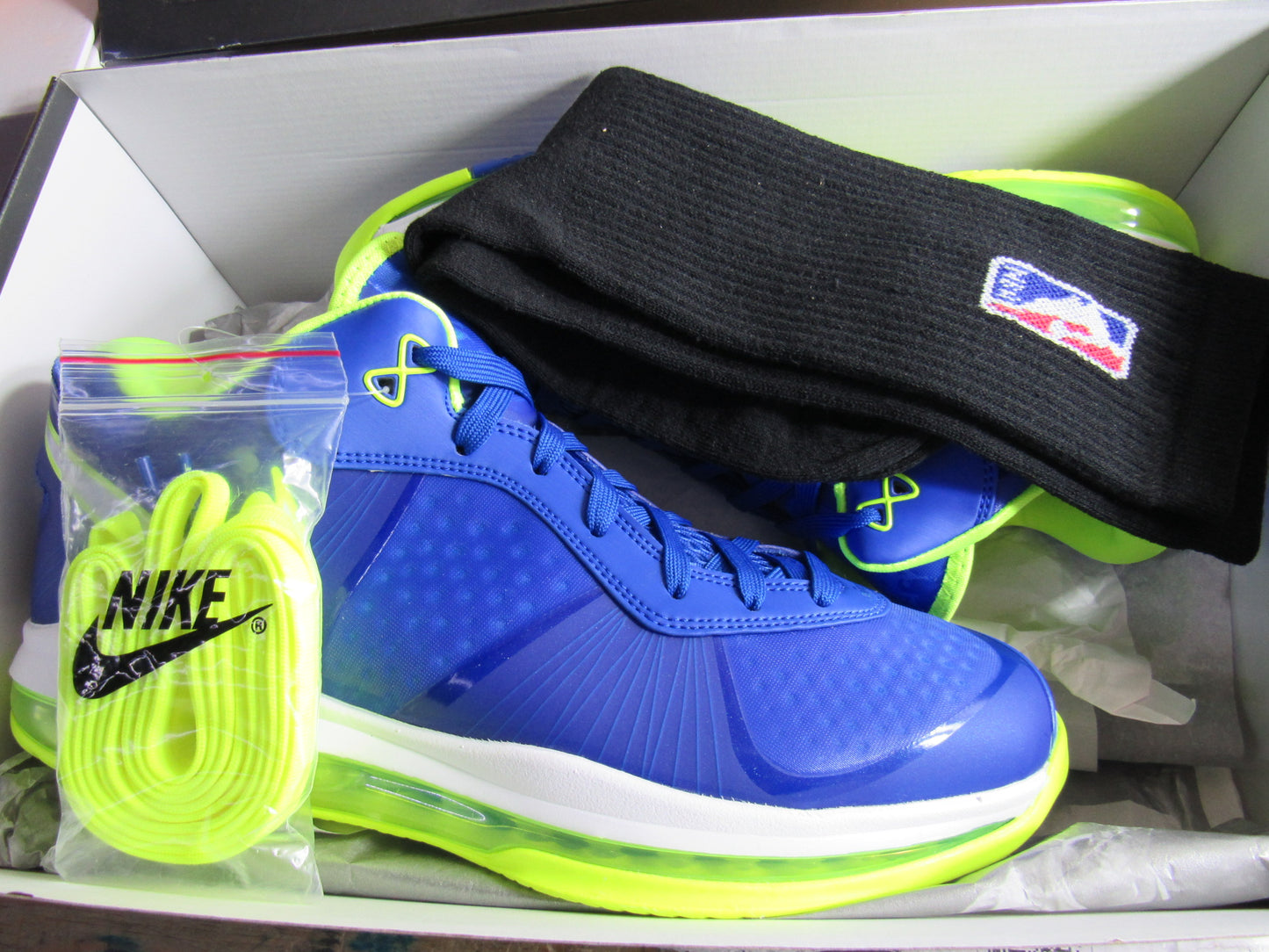 LEBRON 8 V2 "SPRITE" EDITION EN CAJA CON EXTRA LACES