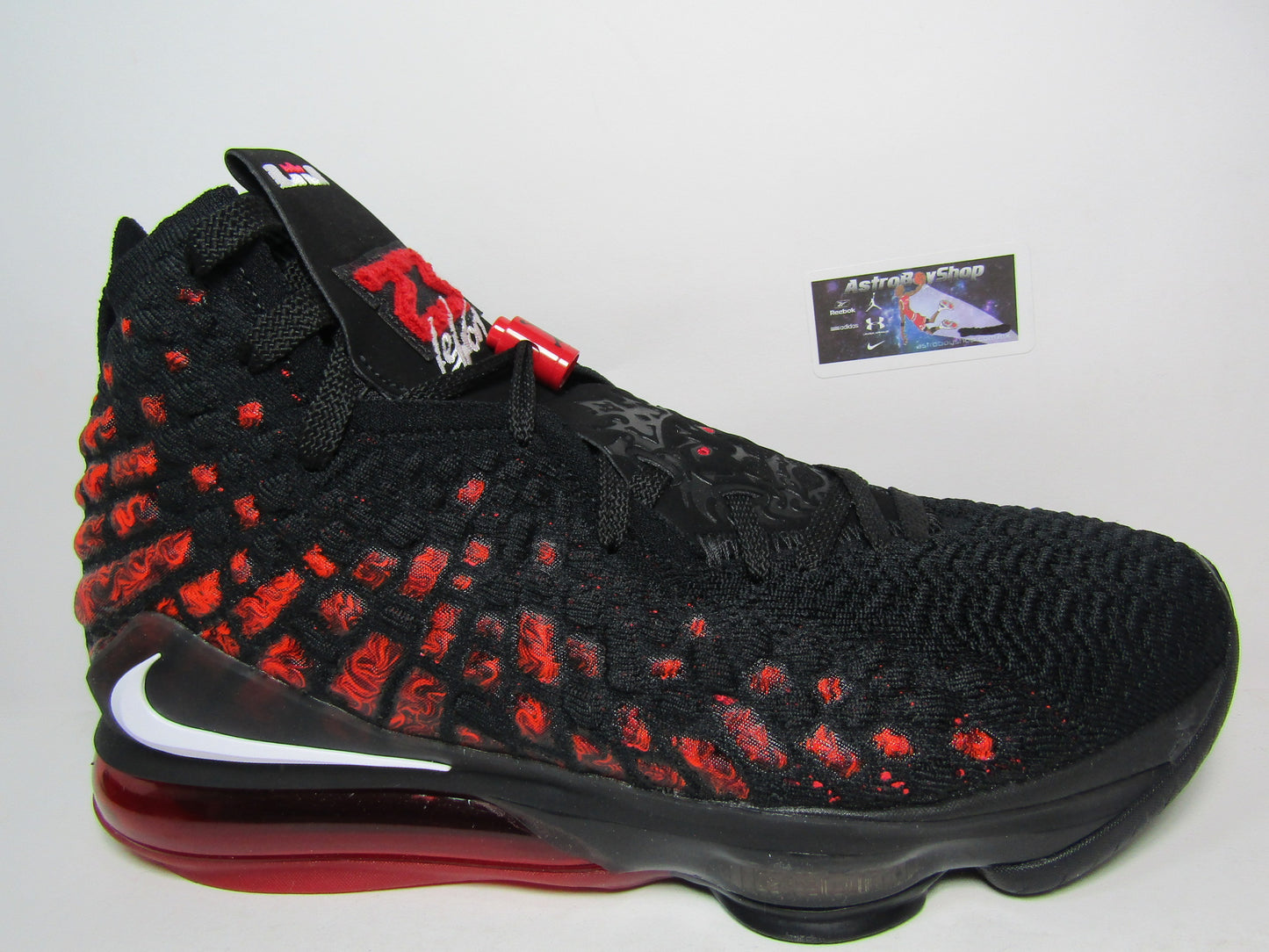 LEBRON XVII INFRARED EDITION EN CAJA