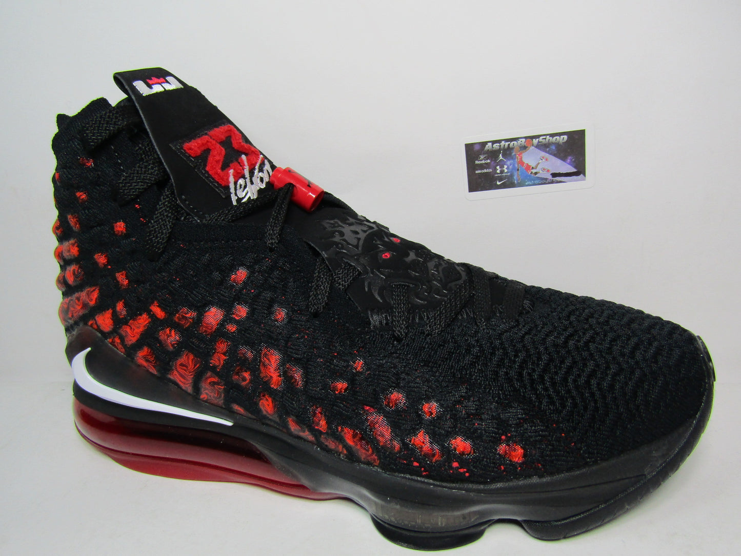 LEBRON XVII INFRARED EDITION EN CAJA