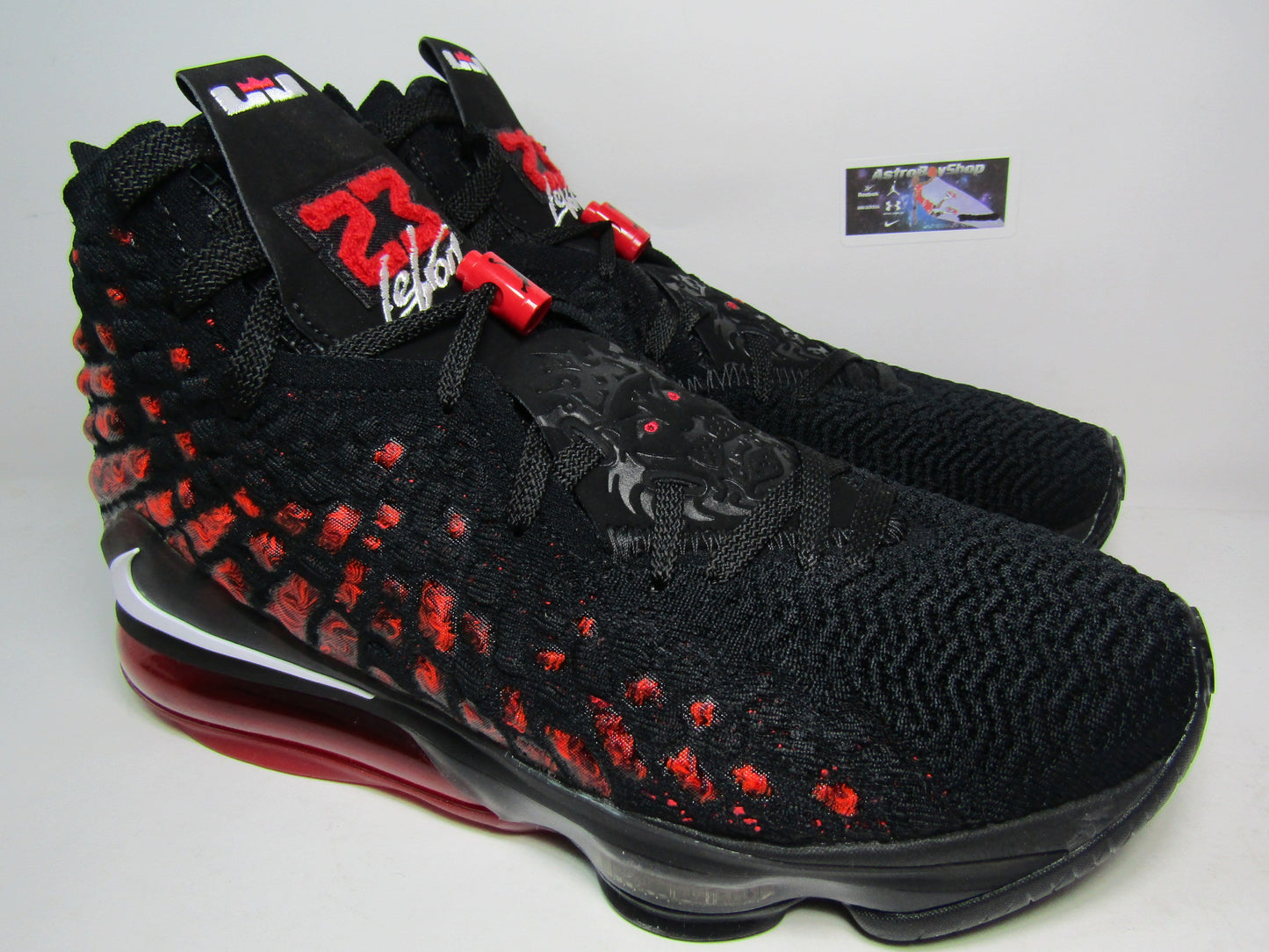 LEBRON XVII INFRARED EDITION EN CAJA