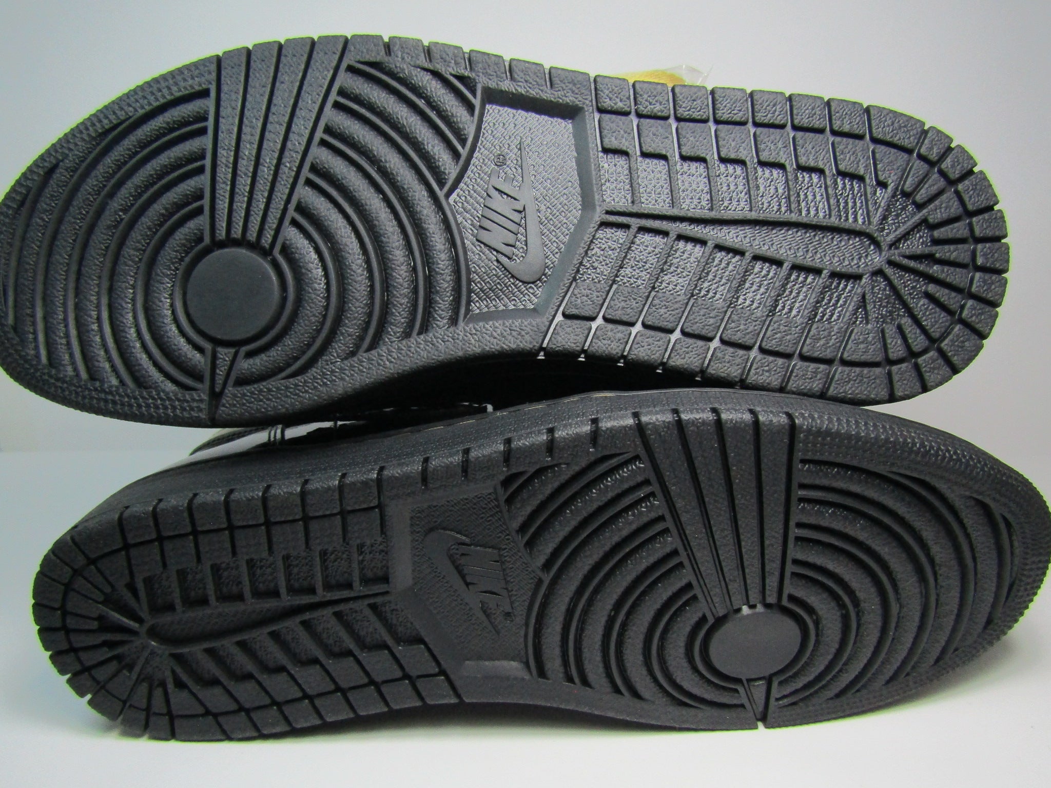 JORDAN 1 HIGH OG "BLACK GOLD" EDITION EN CAJA