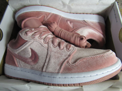 JORDAN 1 LOW "VELVET PINK" EN CAJA CON EXTRA LACES