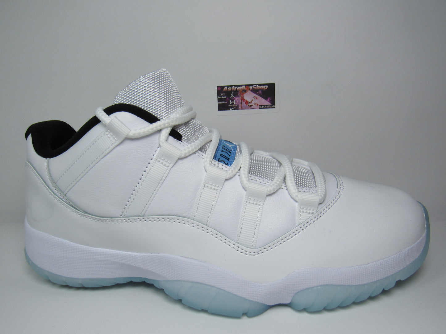 JORDAN XI LOW "LEGEND BLUE " EN CAJA