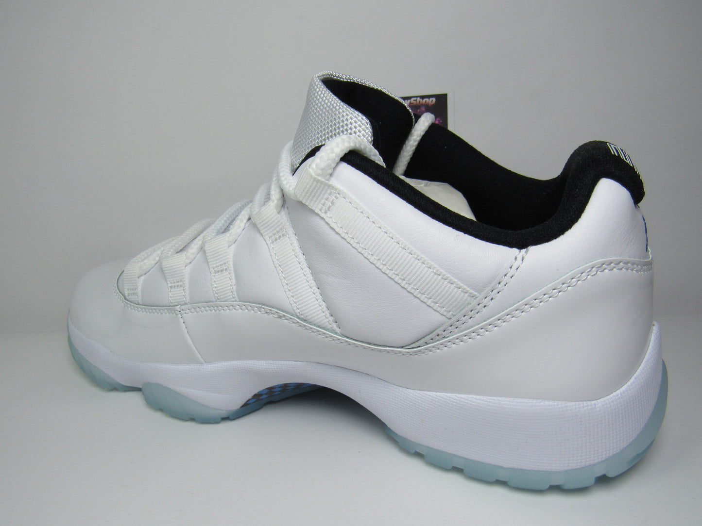 JORDAN XI LOW "LEGEND BLUE " EN CAJA