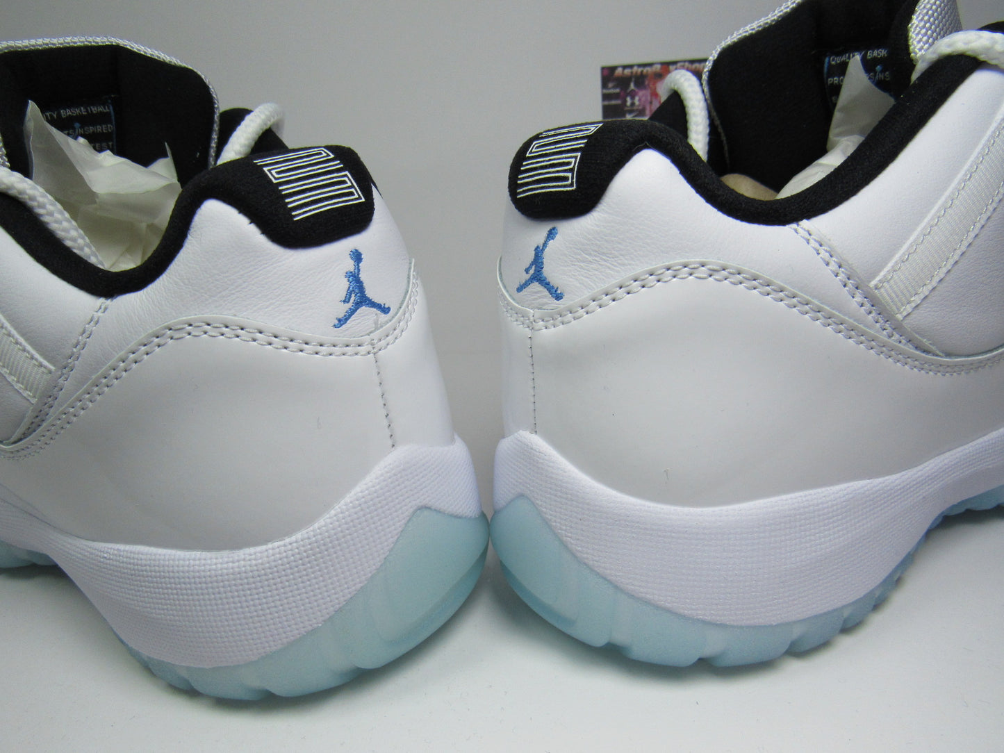 JORDAN XI LOW "LEGEND BLUE " EN CAJA