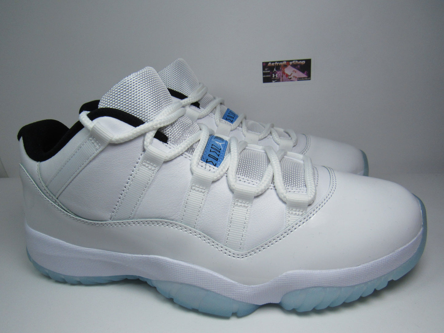 JORDAN XI LOW "LEGEND BLUE " EN CAJA