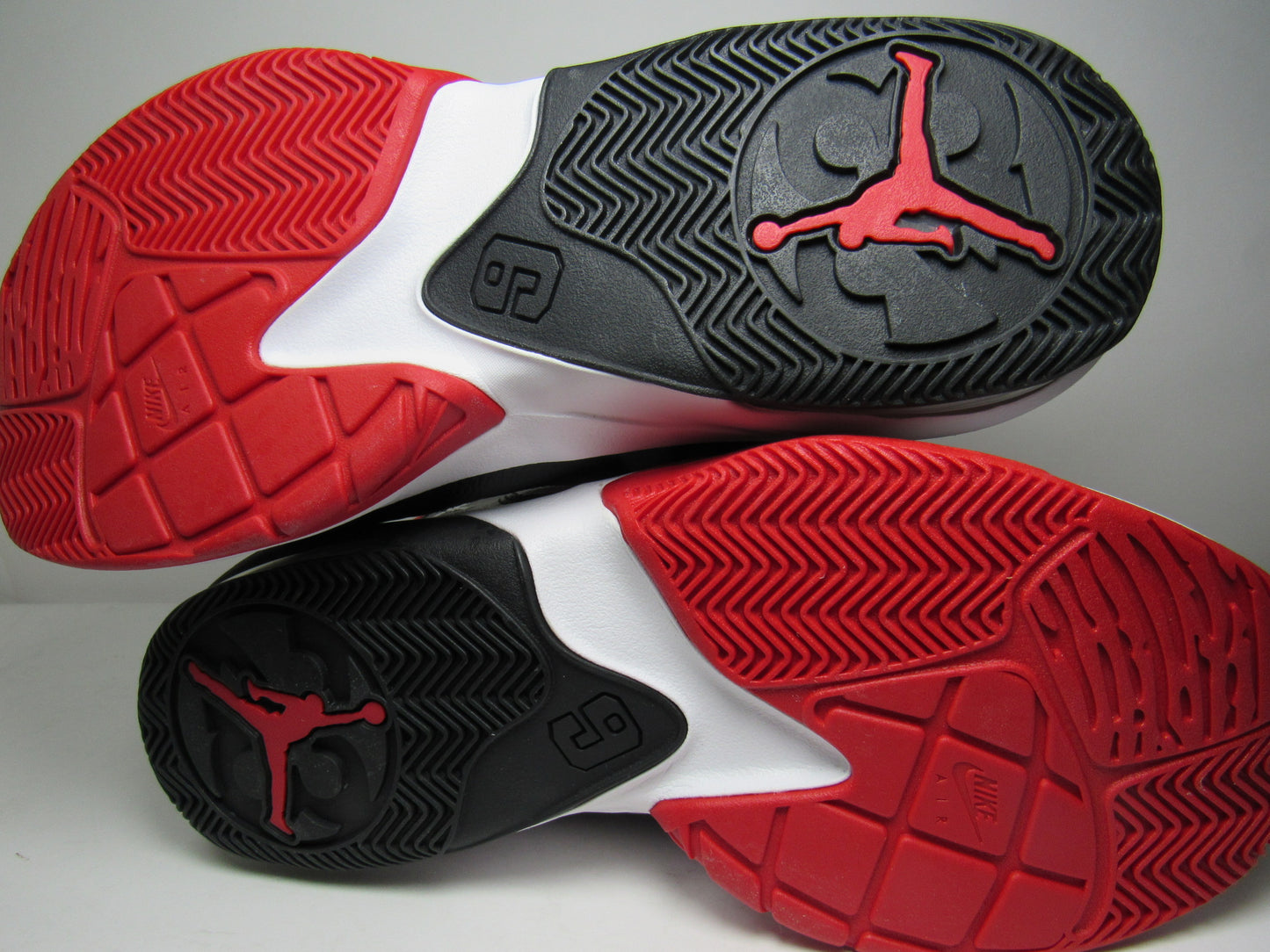 JORDAN MAX AURA 3 BRED EN CAJA