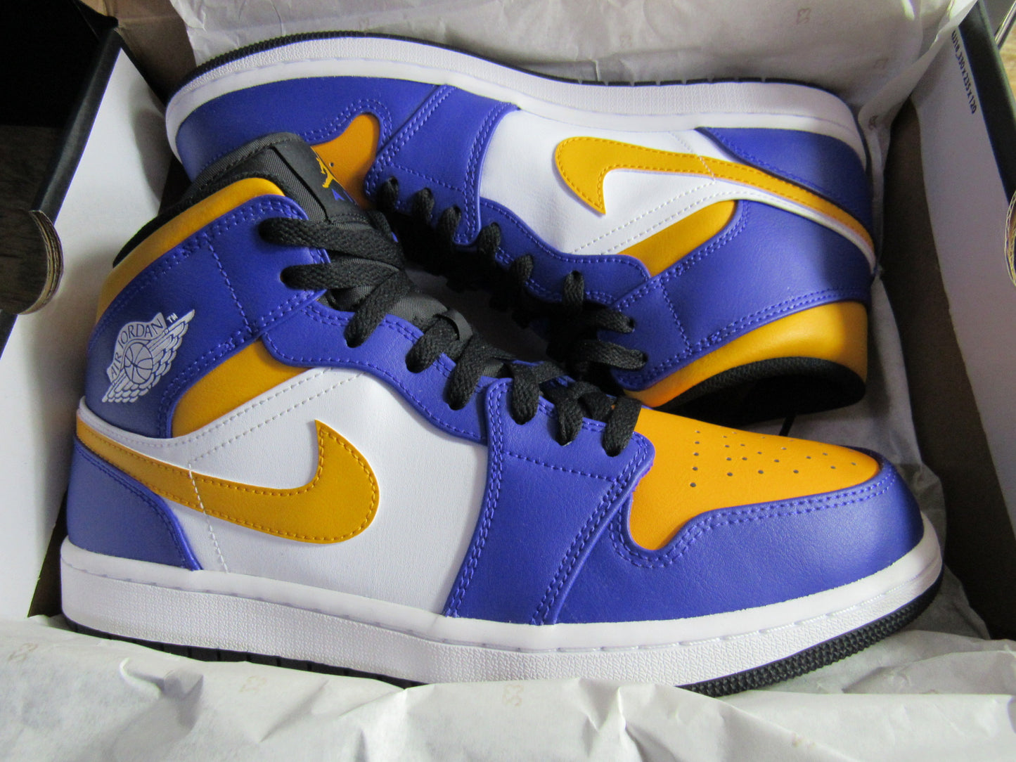 JORDAN 1 MID LAKERS EN CAJA