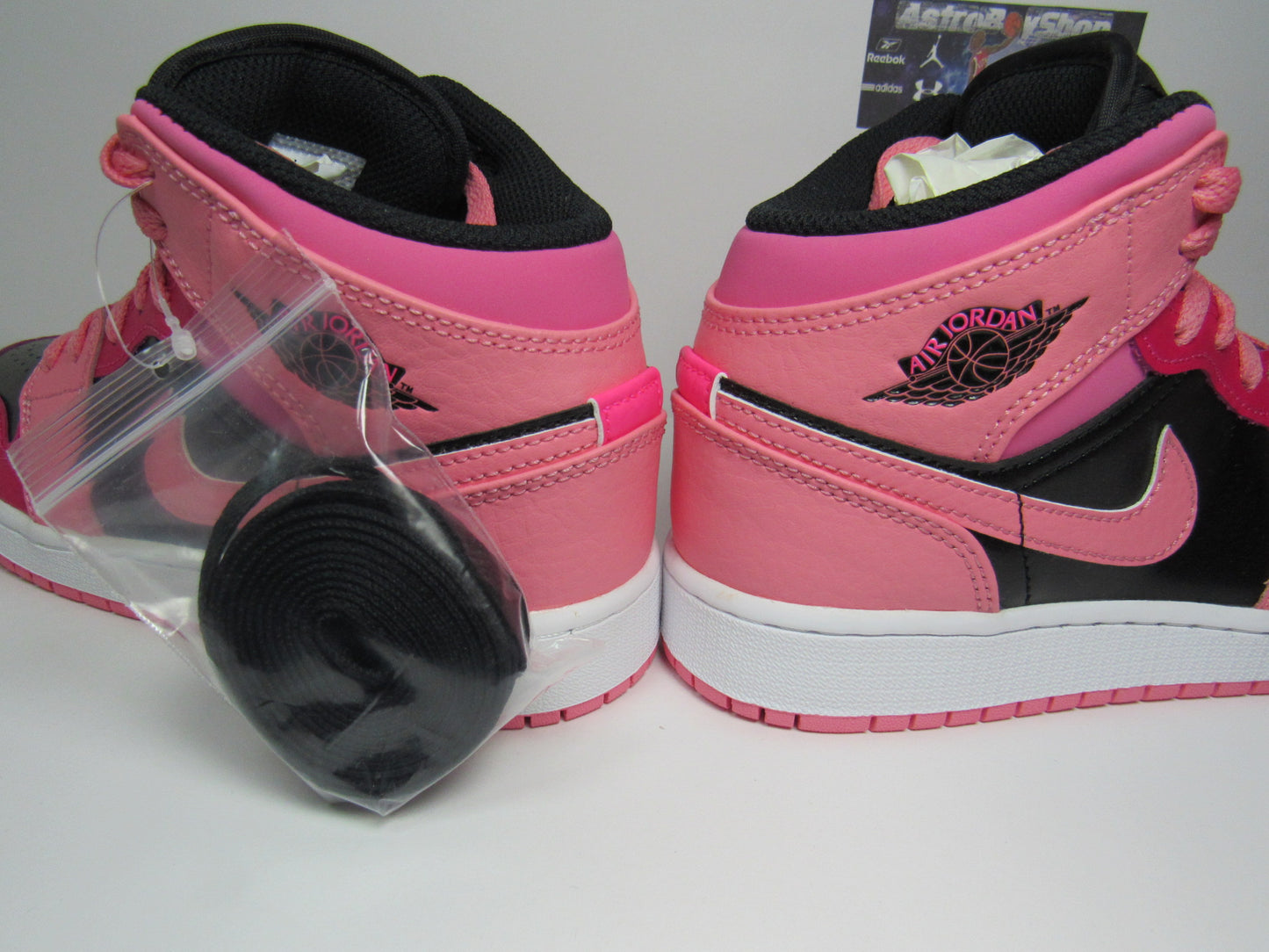 JORDAN 1 MID CORAL PINK EN CAJA