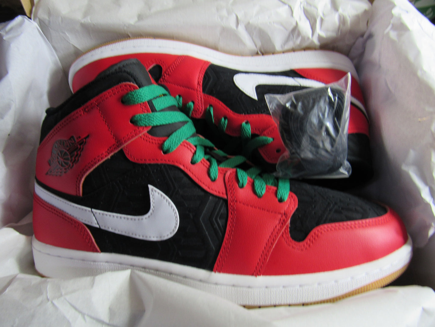 JORDAN 1 MID CHRISTMAST EN CAJA